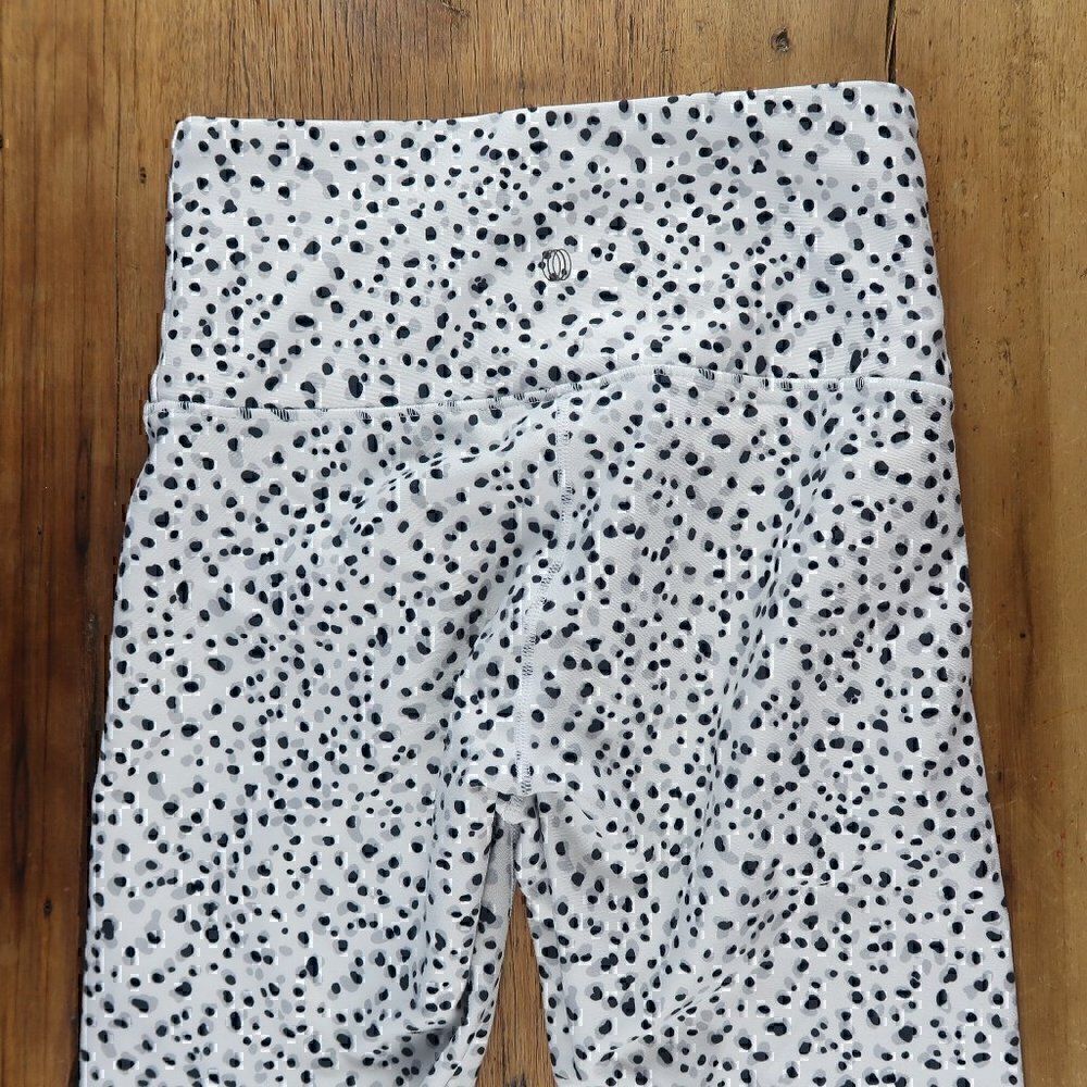 BALANCE COLLECTION WHITE WITH BLACK & GREY SPOTS PRINT CAPRI LEGGING SIZE SMALL - Picture 8 of 9